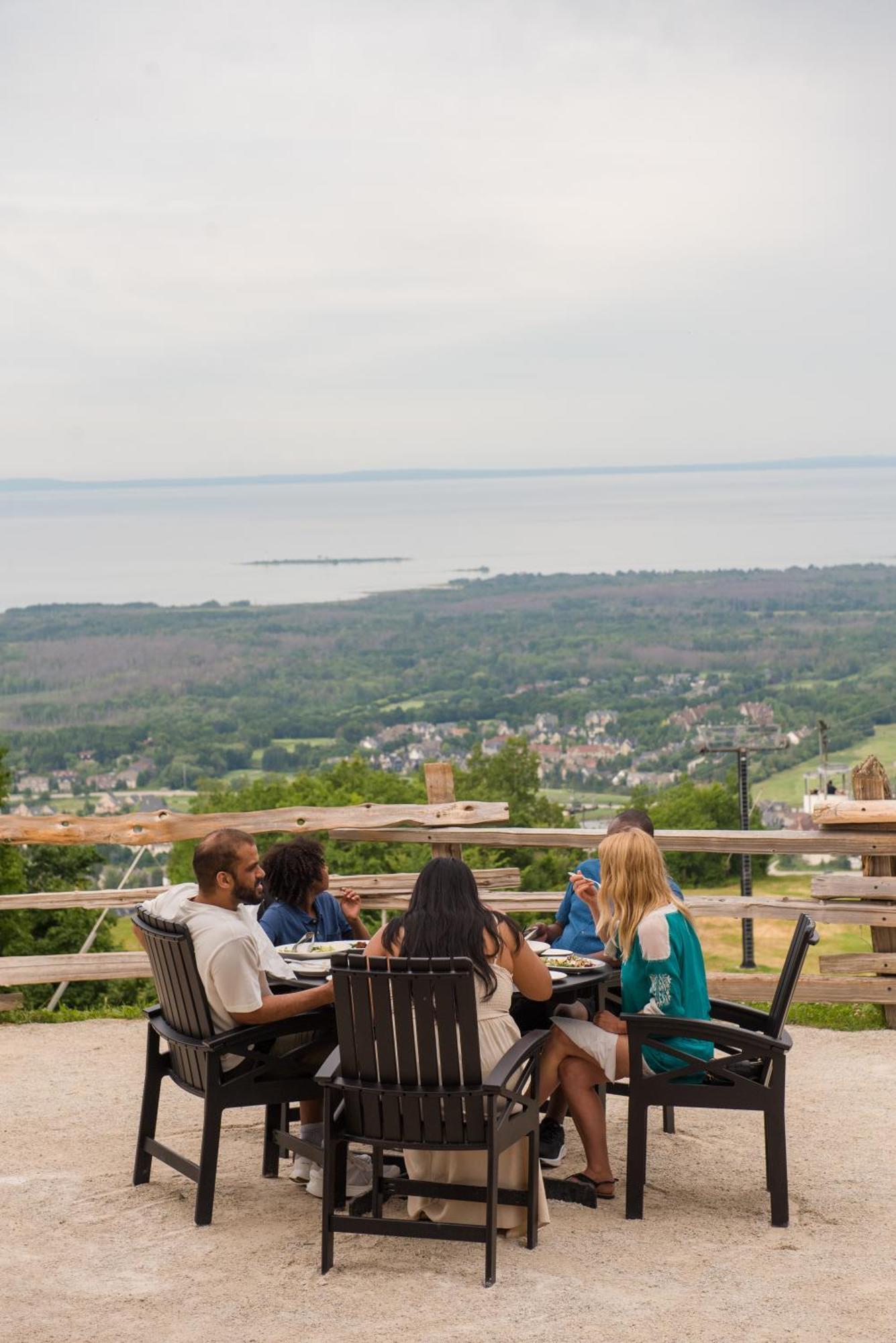 Blue Mountain Resort Village Suites Блу Маунтинс Екстериор снимка